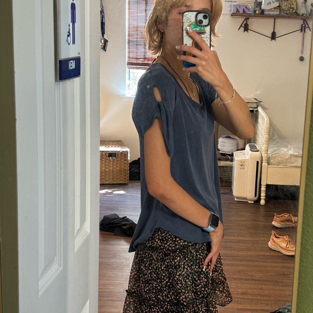 Bow sleeves top